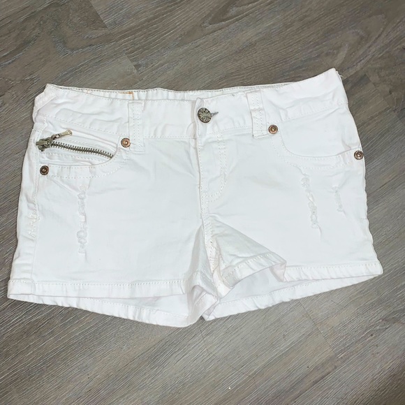 Amethiyst Jean shorts. - Picture 1 of 6